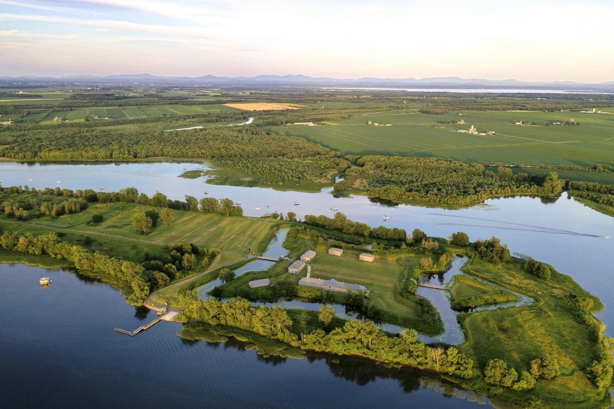 Holiday Inn St-Jean-Sur-Richelieu Congres By Ihg Saint-Jean-sur-Richelieu Exteriör bild